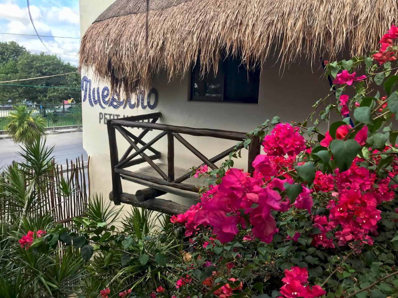 Lo Nuestro Petit Hotel Tulum Exterior photo